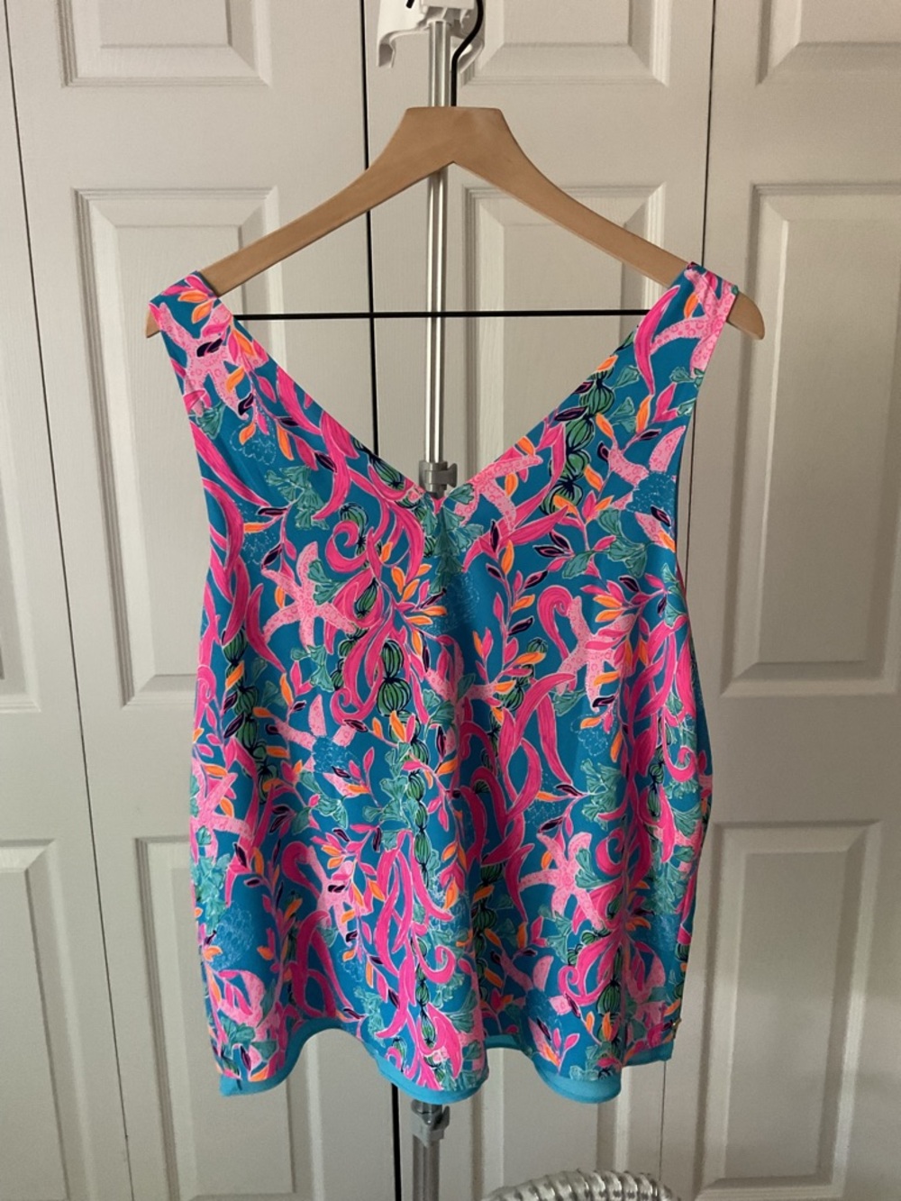 Lilly Pulitzer Turquoise & Hot Pink Floral V-Neck Tank - Picture 2 of 8